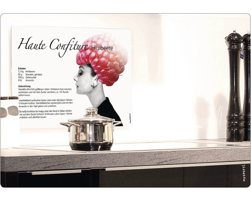 Recept na malinový džem so ženou s malinovým účesom a hrncom