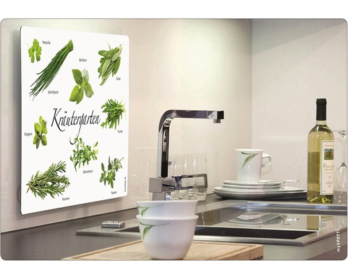 Magnetická tabuľa bylinkovej záhrady v kuchyni s drezom a riadom