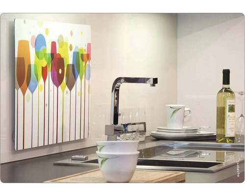 Scéna kuchyne s radiátorom so skleneným motívom