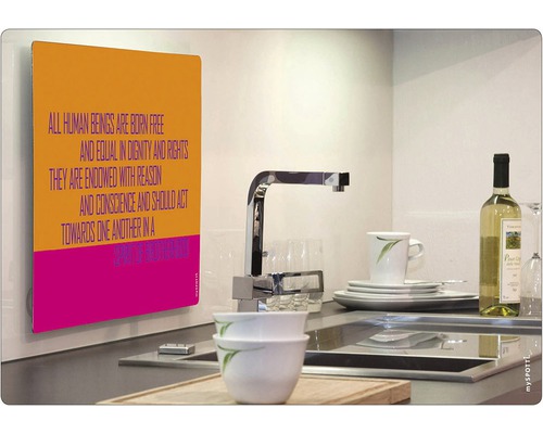 Dekoratívna doska s citátom v kuchynskej scéne