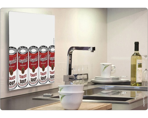 Dekoratívne vykurovacie teleso s motívom plechoviek od polievky v kuchyni