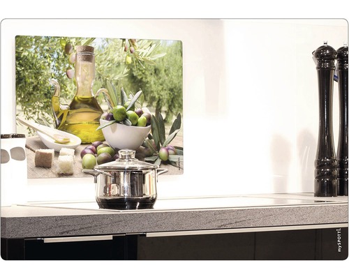 Kuchynská scéna s varnou doskou, hrncom a kuchynskou zástenou s motívom olív