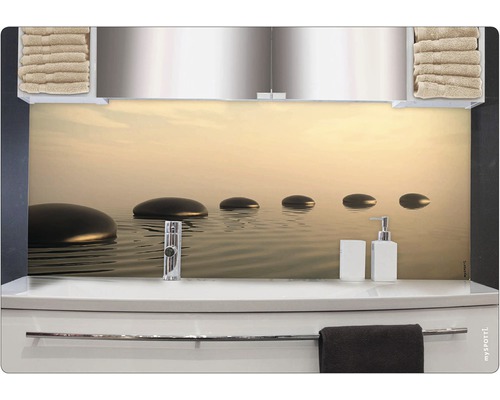 Kúpeľňové umývadlo s kamenným dekorom, dávkovačom mydla a uteráky