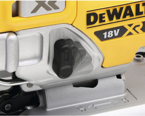 Detailný záber priamočiarej píly DeWalt 18V XR s nastavovacím gombíkom