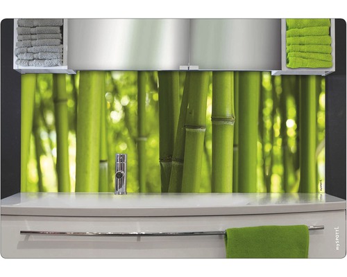 Kúpeľňová umývadlová skrinka s motívom bambusu na stene