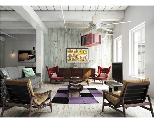 Obývacia izba s pohovkou, kreslami, kobercom, stolom, komodou, televízorom, stropným ventilátorom a ohrievačom