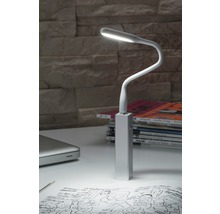 LED stolná lampa s flexibilným ramenom a strieborným puzdrom