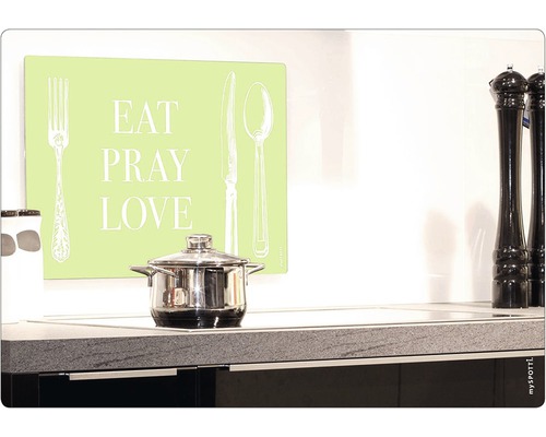 Kuchynská scéna s hrncom a dekoráciou