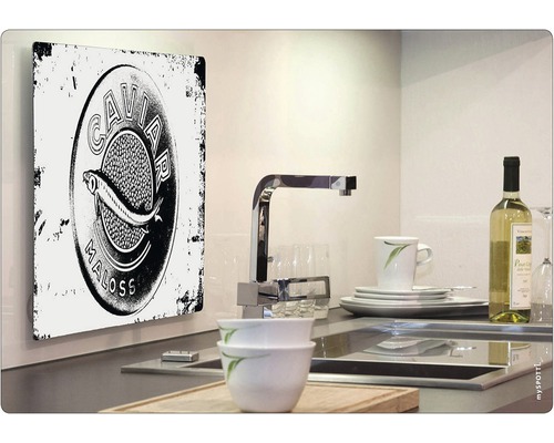 Dekoratívny nástenný štít s motívom kaviáru v kuchyni