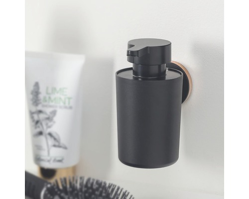 Čierny dávkovač mydla na montáž na stenu