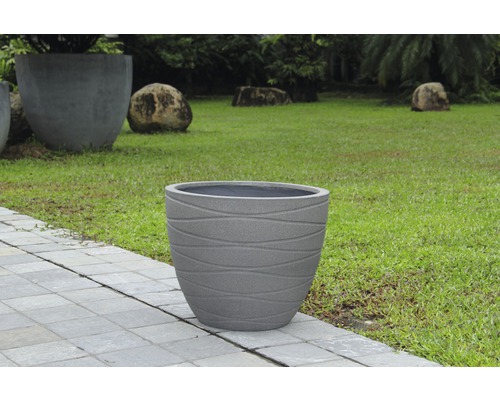 Kamenný kvetináč s vlnitým vzorom na vonkajšie použitie