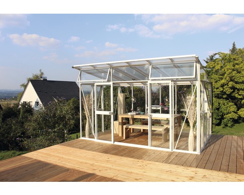 Skleník Vitavia Aphrodite 11500 kombinácia skla a polykarbonátu 275x396 cm biely Skleník s jedálenským stolom na drevenej terase