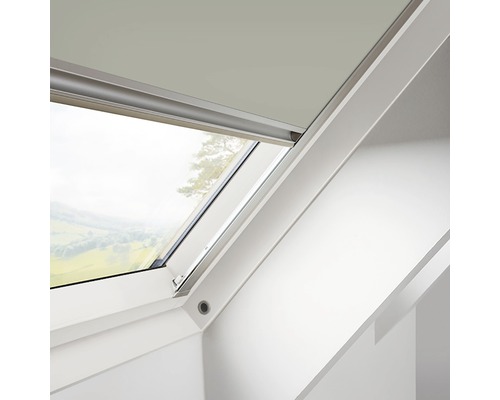 Strešné okno s roletou na ochranu pred slnkom