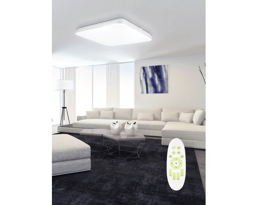 Štvorcové LED stropné svietidlo s diaľkovým ovládaním v obývacej izbe