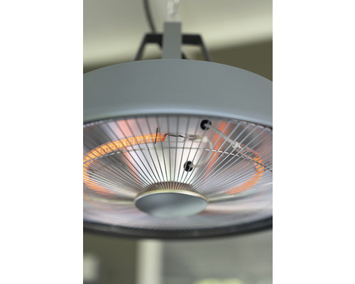 Detailný záber infračerveného ohrievača na vonkajšie použitie s ochrannou mriežkou