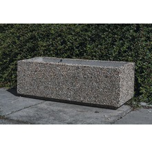 Obdĺžnikový betónový kvetináč s kamienkovou vrstvou
