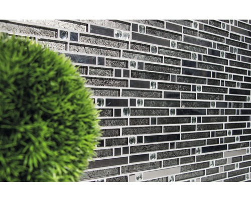 Mozaika obkladačiek so vzhľadom skla a kameňa