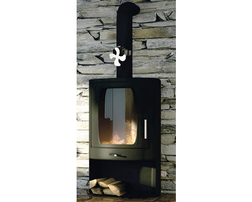 Krbové kachle s drevom a ventilátorom pred kamennou stenou