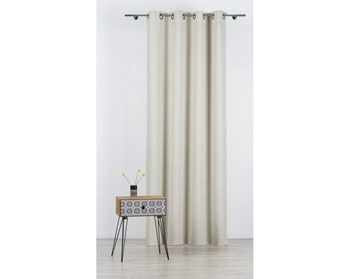 Nepriehľadný záves s očkami a nočný stolík so vzorom