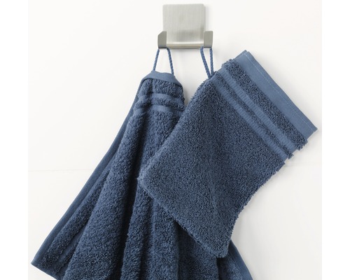 Dva uteráky visia na háku