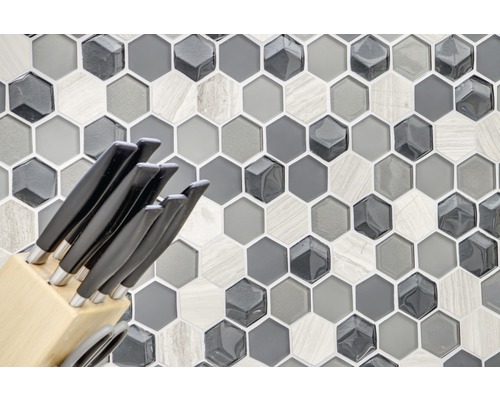 Mozaiková dlaždica so šesťhranným vzorom a blokom nožov