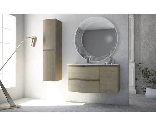 Moderná kúpeľňa s umývadlovou skrinkou, zrkadlovou skrinkou a osvetleným zrkadlom