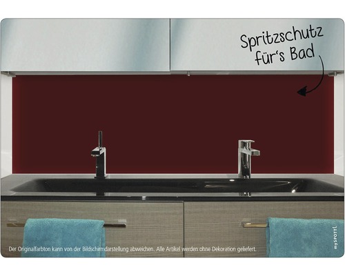 Kúpeľňa s ochranou proti striekajúcej vode za umývadlom