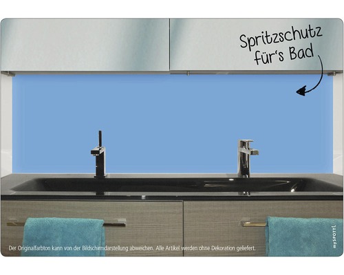 Kúpeľňa s umývadlom, batériami a ochranou proti striekajúcej vode