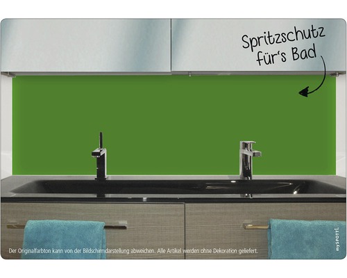 Kúpeľňa s ochranou proti striekajúcej vode za umývadlom