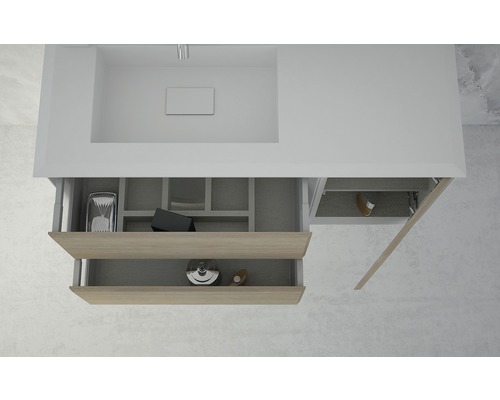 Detailný pohľad na skrinku pod umývadlo s otvorenými zásuvkami na uloženie kúpeľňových potrieb