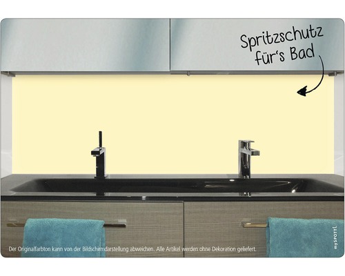 Kúpeľňa s ochrannou stenou za umývadlom