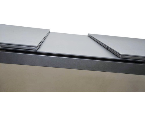 Detailný pohľad na pracovnú dosku s vyvýšeným okrajom