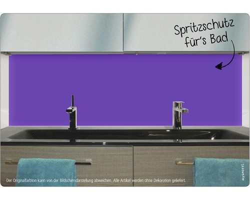 Kúpeľňa s umývadlom, batériami a zástenou proti striekajúcej vode