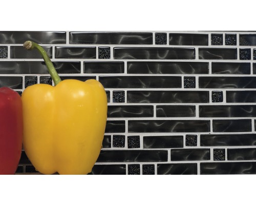Obkladačka so vzorom mozaiky a žltá paprika
