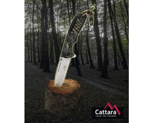 Zatvárací nôž Cattara s čepeľou v drevenom bloku v lese