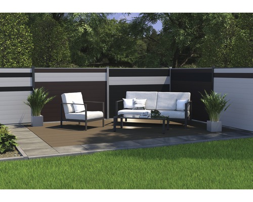 Záhrada so zástenou a posedením