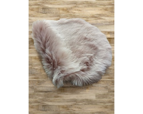 Dekoračná kožušina na drevenej podlahe