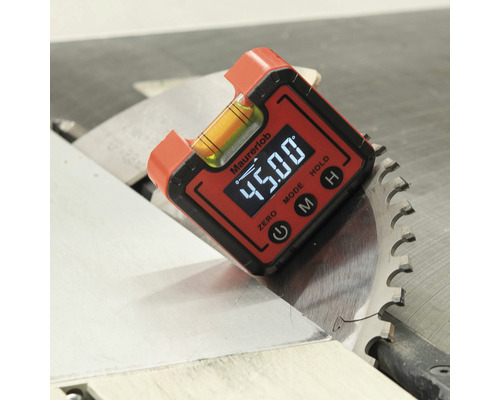 Digitálna vodováha na meranie uhlov na kotúčovej píle