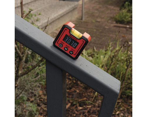 Digitálna vodováha na meranie sklonov na zábradlí