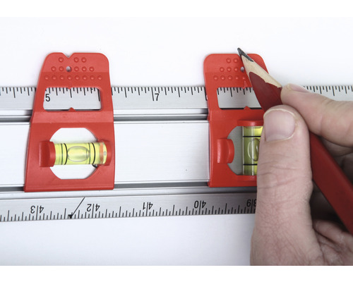 Vodováha s ceruzkou na označenie