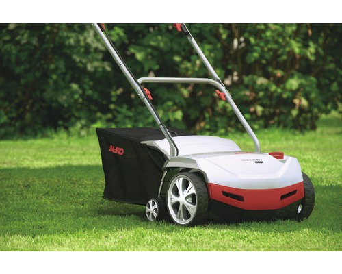 Prevzdušňovač trávnika AL-KO na trávniku