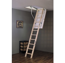 Výklopné drevené podkrovné schody v interiéri