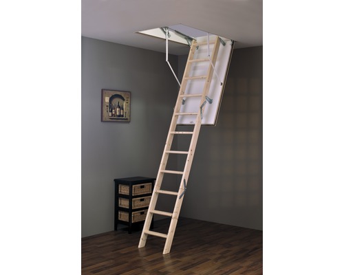 Výklopné drevené podkrovné schody v interiéri