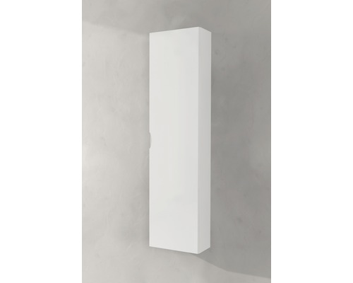 Vysoká kúpeľňová skrinka na montáž na stenu.