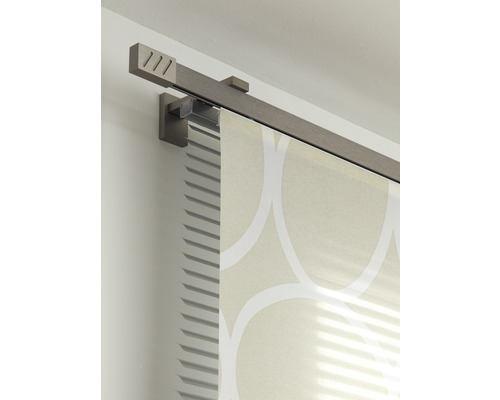 Záclonová tyč s geometrickým vzorom závesu