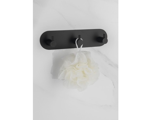 Čierna kúpeľňová lišta s háčikmi s tromi háčikmi a hubkou do kúpeľa