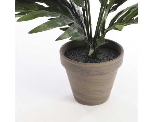 Umelá rastlina v kvetináči