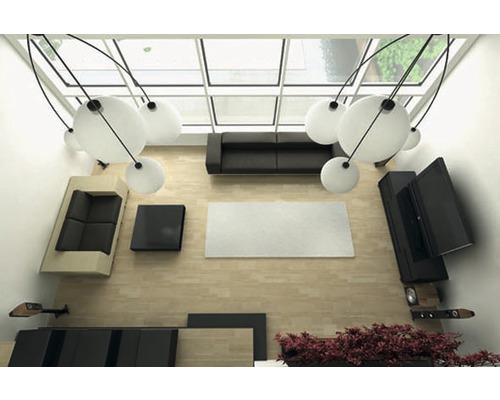 Pohľad zhora na obývaciu izbu s pohovkou, stolom, stropnými svietidlami a izbovou rastlinou.