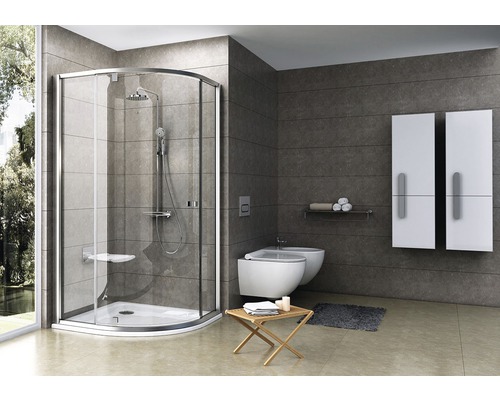 Moderná kúpeľňa so sprchovacím kútom, toaletou, bidetom a umývadlovou skrinkou