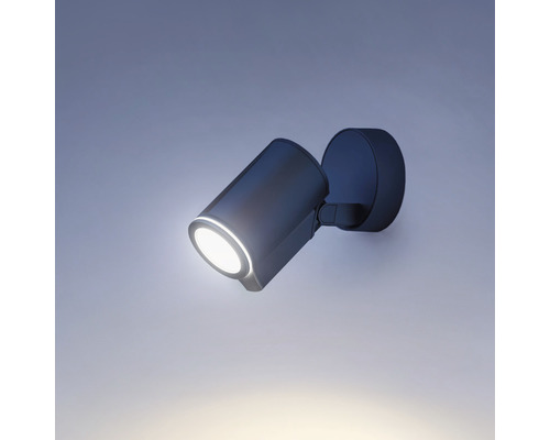 Nástenný reflektor na osvetlenie vonkajších priestorov